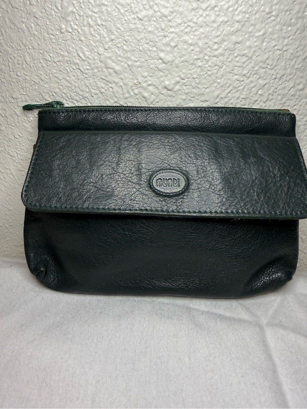 Vintage Mundi Genuine Leather Coin Purse / Cosmetic Pouch
Color: Dark Green